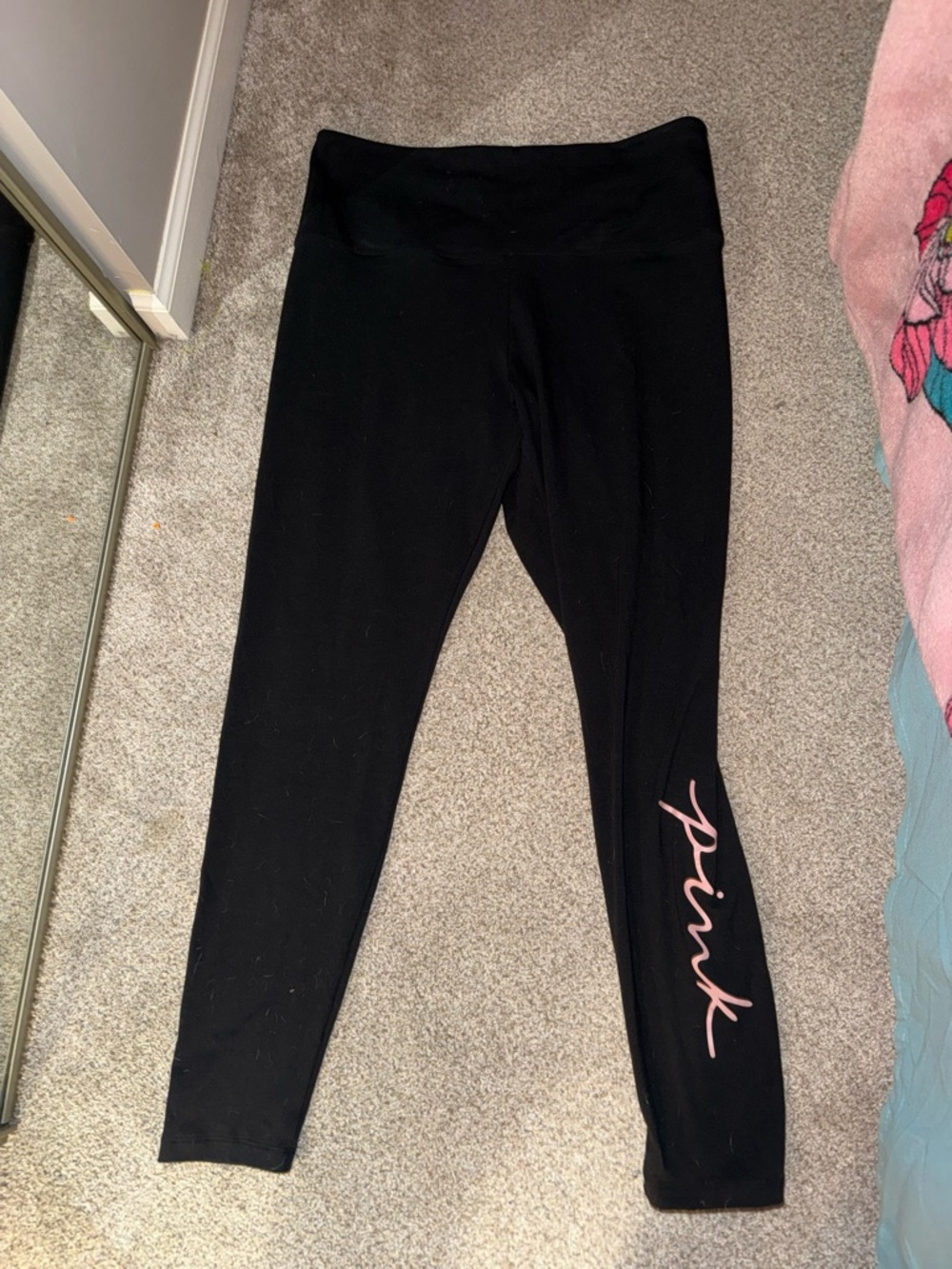 🏷️NWT PINK Victoria's Secret Black Leggings with Pink Logo size XL - Picture 2 of 4